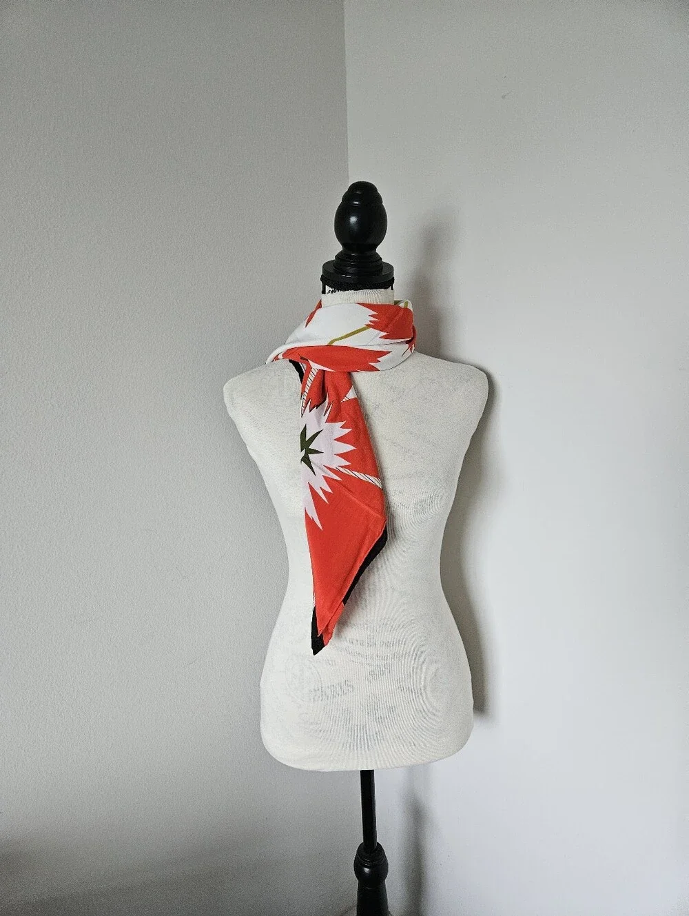 ❤️NINA RICCI Red and White Floral Silk Scarf made in Italy 32